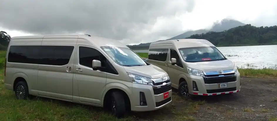 Shuttle CR llevar a los pasajeros a su destino de viaje