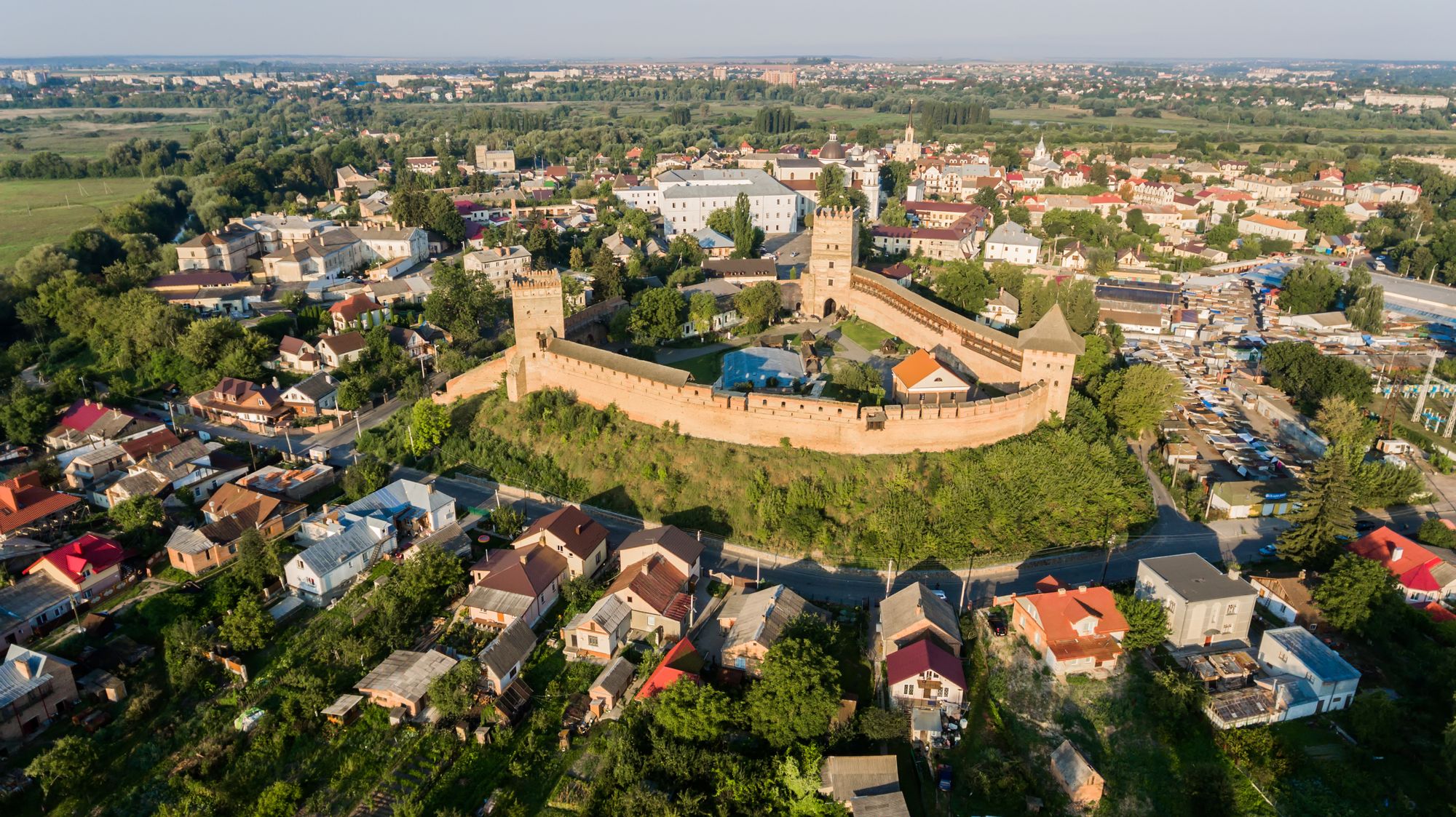 중앙의 매혹적인 배경 Lutsk