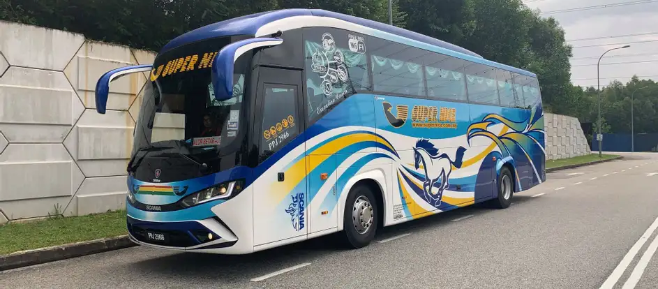 Super Nice Grassland levando passageiros ao seu destino de viagem