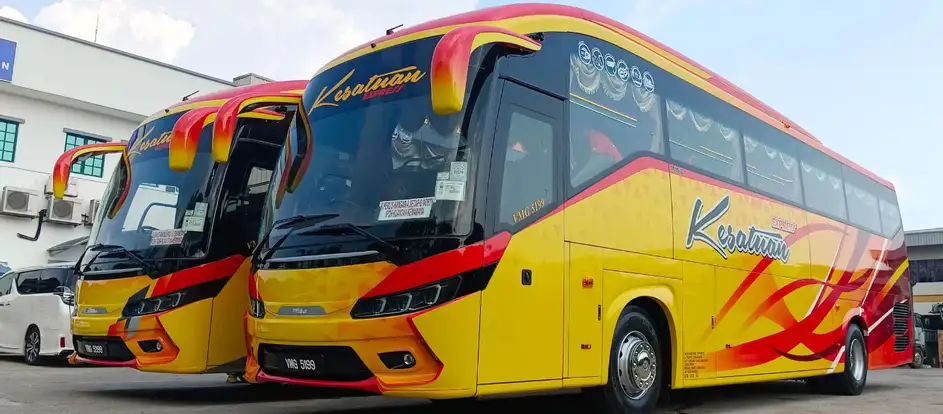 Kesatuan Express portando i passeggeri alla loro destinazione di viaggio