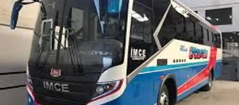Transportes Otavalo llevar a los pasajeros a su destino de viaje