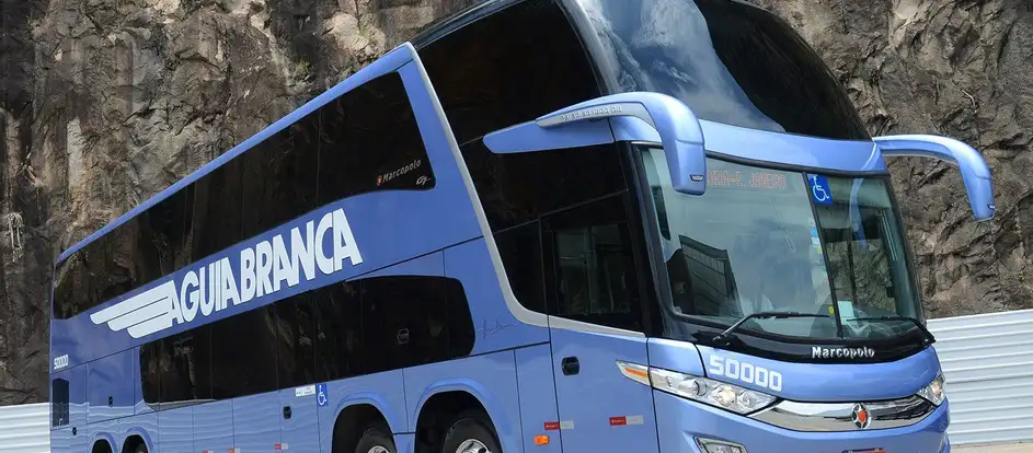 Aguia Branca Fahrgäste werden an ihr Ziel gebracht