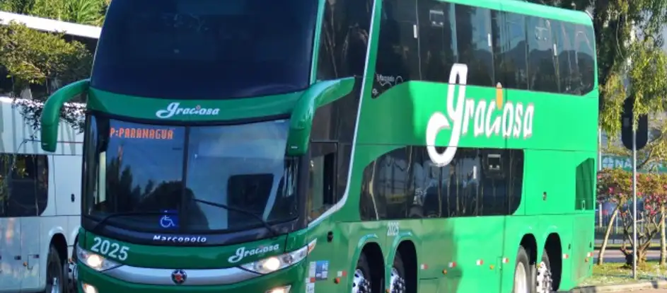 Viacao Graciosa portando i passeggeri alla loro destinazione di viaggio