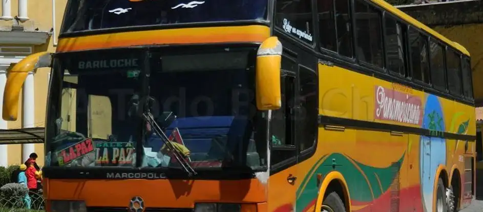 Panamericana Internacional passagiers naar hun reisbestemming brengen