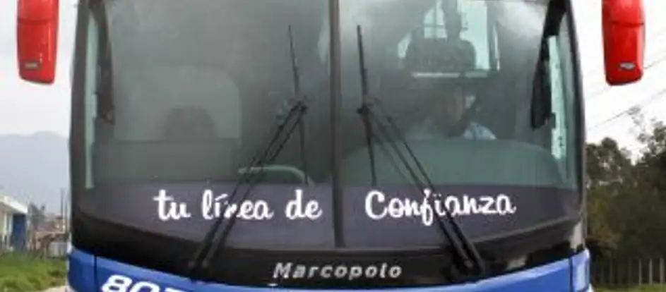 Trams Alianza bringing passengers to their travel destination