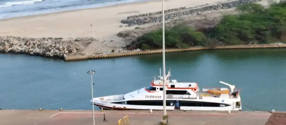 Subham Ferry đưa hành khách tới điểm du lịch của mình