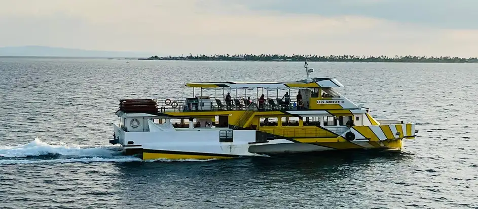 Sunriser Cordova Inter-Island Shipping 승객을 여행 목적지까지 운송