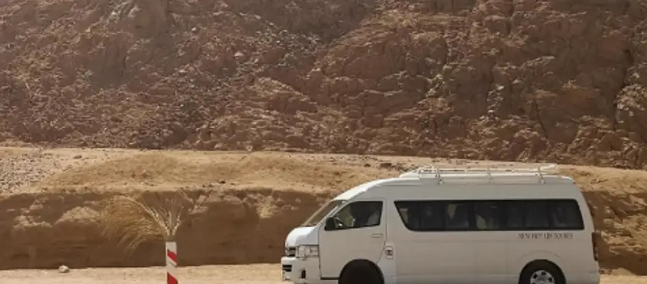 Desert Drive Fahrgäste werden an ihr Ziel gebracht