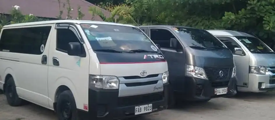 JL Travel and Tours bringing passengers to their travel destination