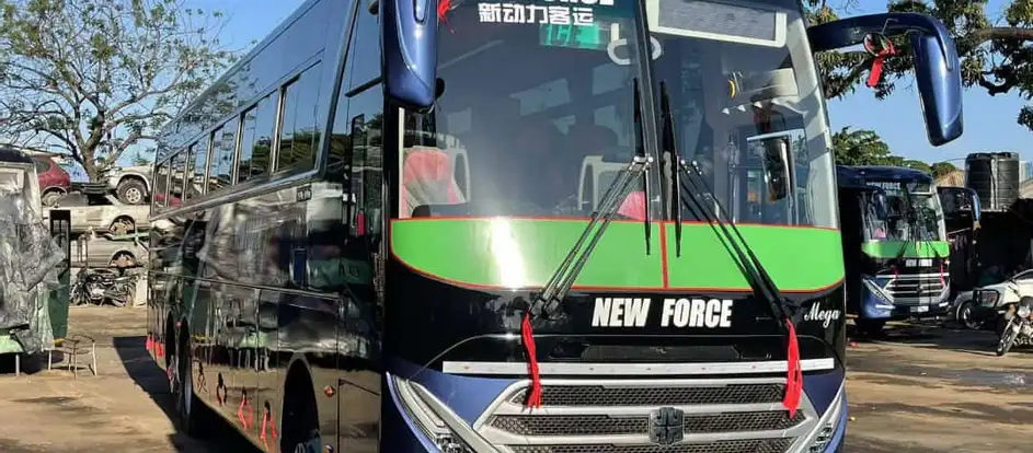 New Force Bus 将乘客送到其旅行目的地