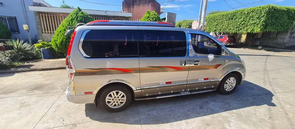 JACS Shuttle Airport Fahrgäste werden an ihr Ziel gebracht