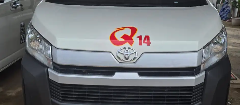 Q Express Car Rental passagiers naar hun reisbestemming brengen