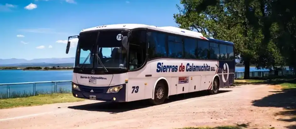 Sierras De Calamuchita passagiers naar hun reisbestemming brengen