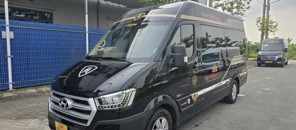 Ninh Binh Car llevar a los pasajeros a su destino de viaje