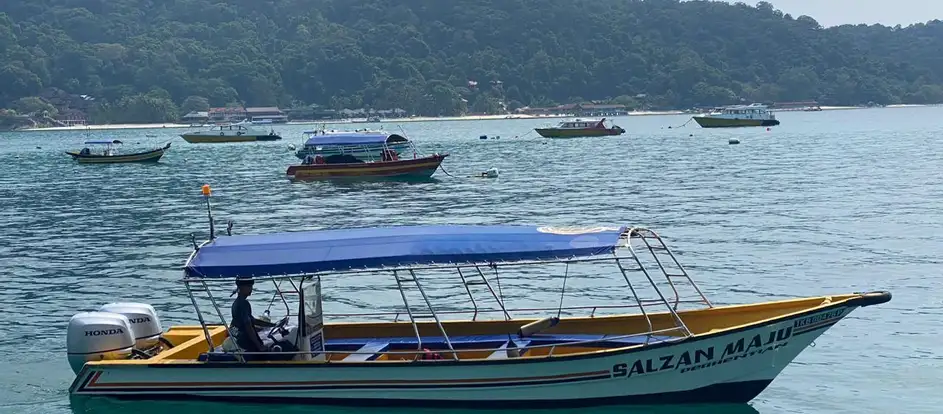 Salzan Maju Perhentian bringing passengers to their travel destination