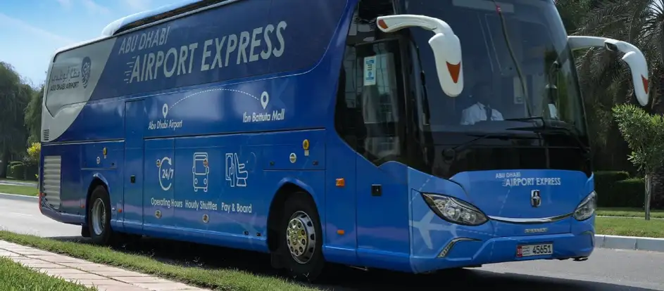 Abu Dhabi Airport Express levando passageiros ao seu destino de viagem
