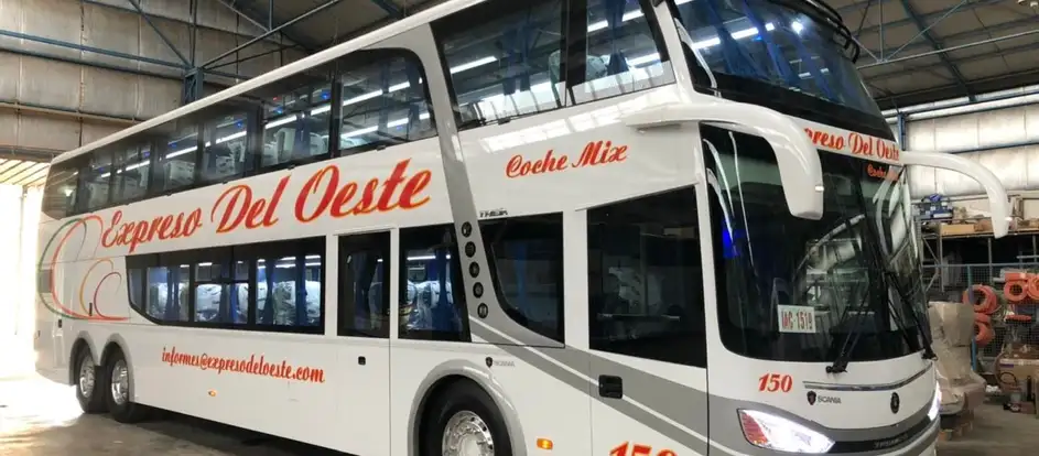 Expreso del Oeste bringing passengers to their travel destination