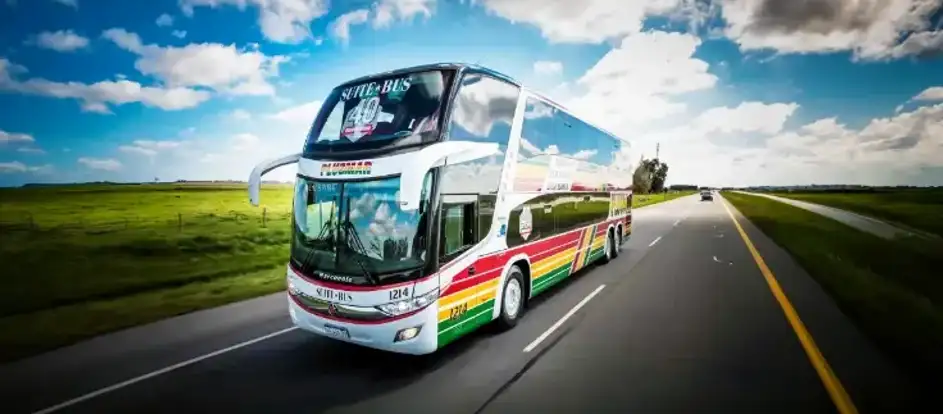 Plusmar portando i passeggeri alla loro destinazione di viaggio