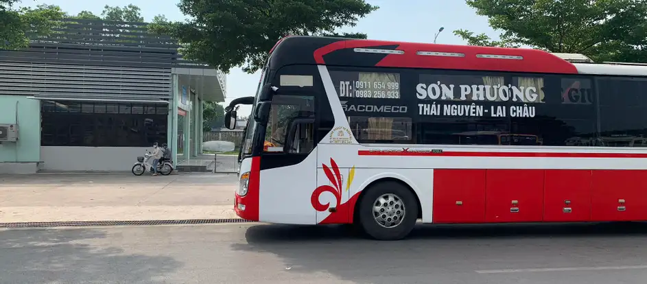 Son Phuong 将乘客送到其旅行目的地