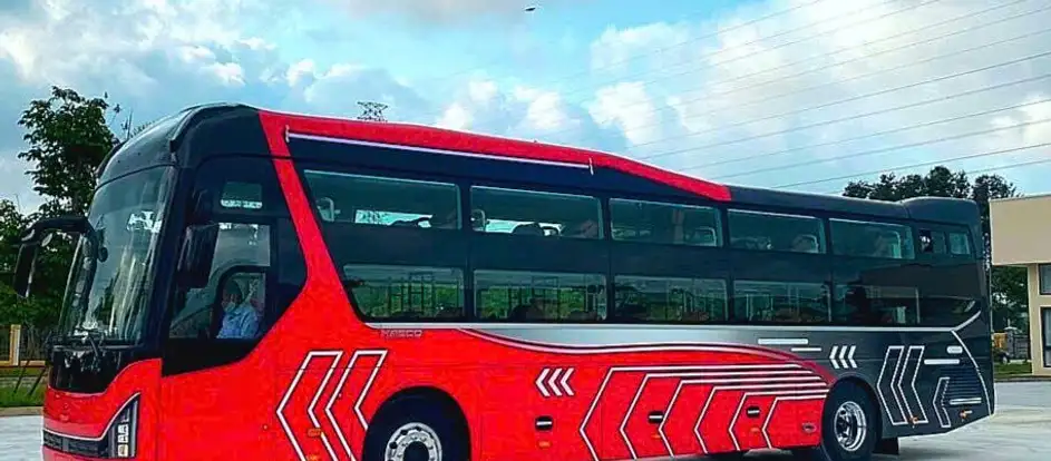 QH Discovery Travel 乗客を旅行先に連れて行く