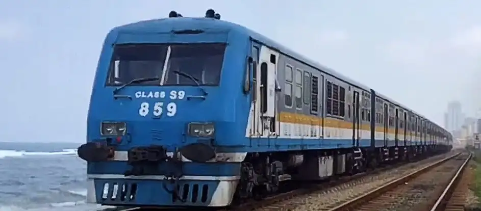 SL Railway Commuter portando i passeggeri alla loro destinazione di viaggio