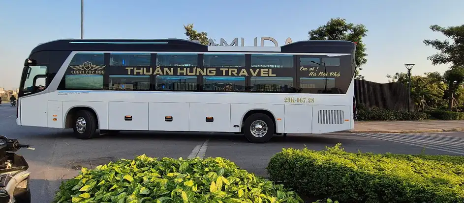 Thuan Hung Travel bringing passengers to their travel destination
