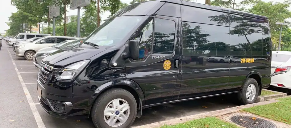 Amazing Vietnam Travel bringing passengers to their travel destination