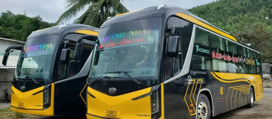 Quynh Nhat portando i passeggeri alla loro destinazione di viaggio