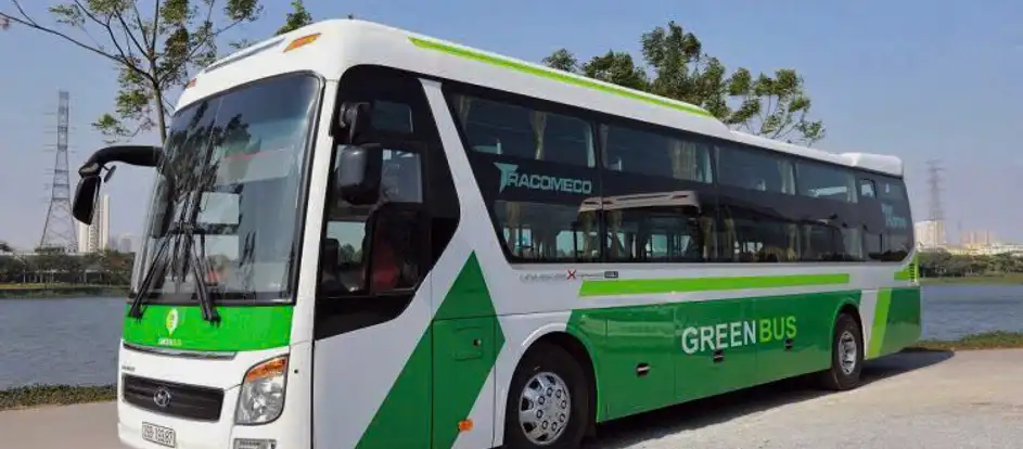 Green Bus Tourist Transport 将乘客送到其旅行目的地