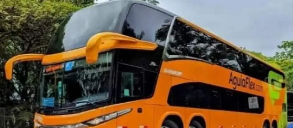 Manyza Tesco Kb portando i passeggeri alla loro destinazione di viaggio