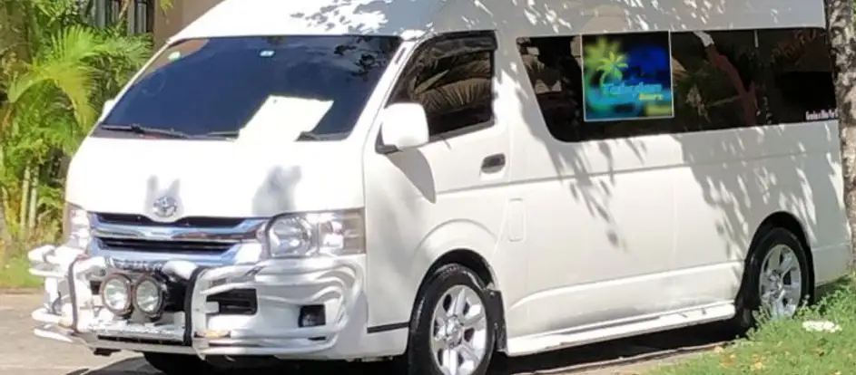 Tahylon Tours Fahrgäste werden an ihr Ziel gebracht