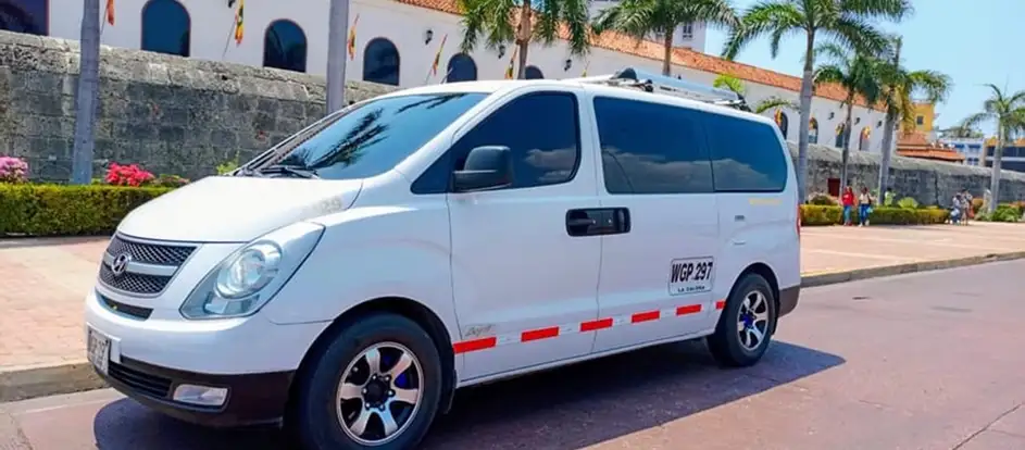 AV Colombia portando i passeggeri alla loro destinazione di viaggio