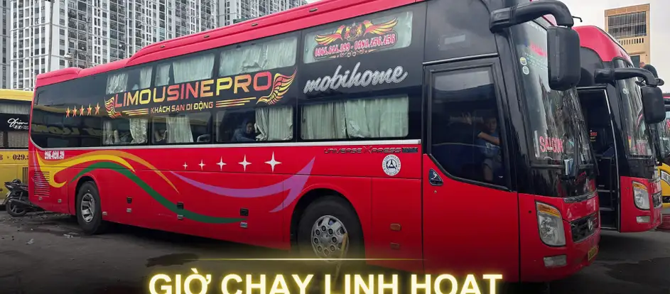 Hien Phuoc portando i passeggeri alla loro destinazione di viaggio