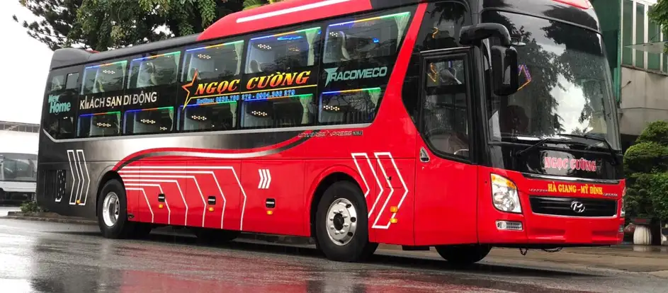 Ngoc Cuong llevar a los pasajeros a su destino de viaje