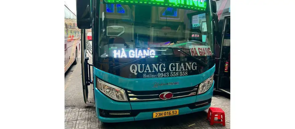 Quang Giang llevar a los pasajeros a su destino de viaje