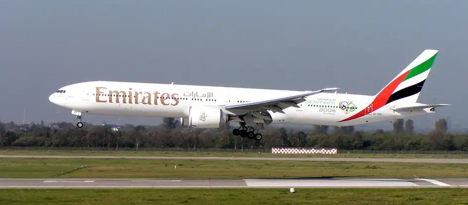 Emirates 승객을 여행 목적지까지 운송