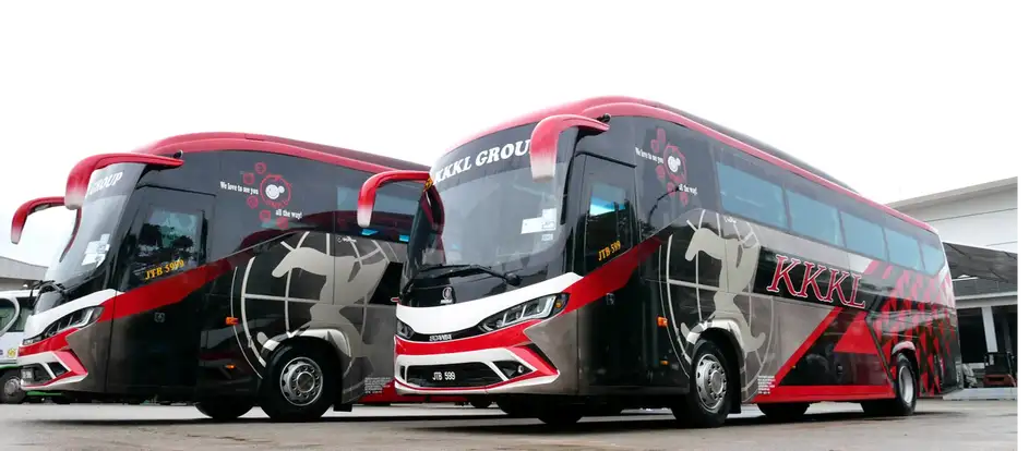KKKL Express SG levando passageiros ao seu destino de viagem