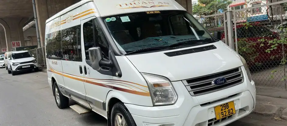 Thuan An Travel bringing passengers to their travel destination
