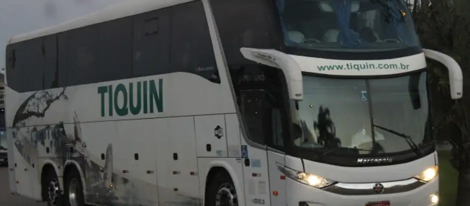 Transporte e Turismo Tiquin portando i passeggeri alla loro destinazione di viaggio