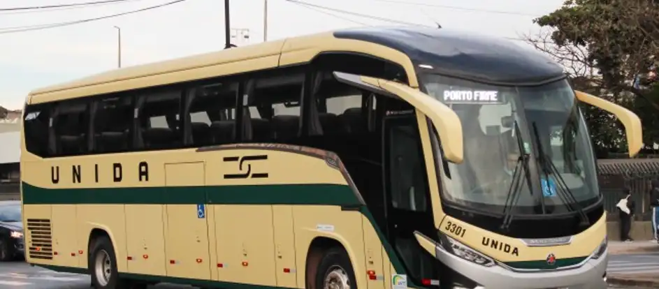 Unida Mansur đưa hành khách tới điểm du lịch của mình