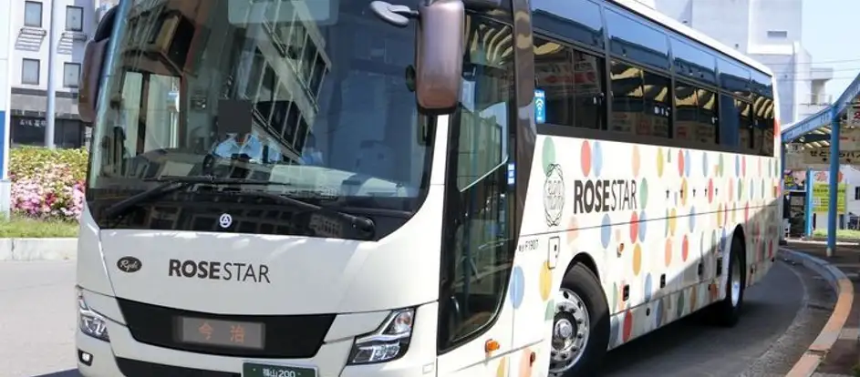 Chugoku Bus ZCU10 portando i passeggeri alla loro destinazione di viaggio