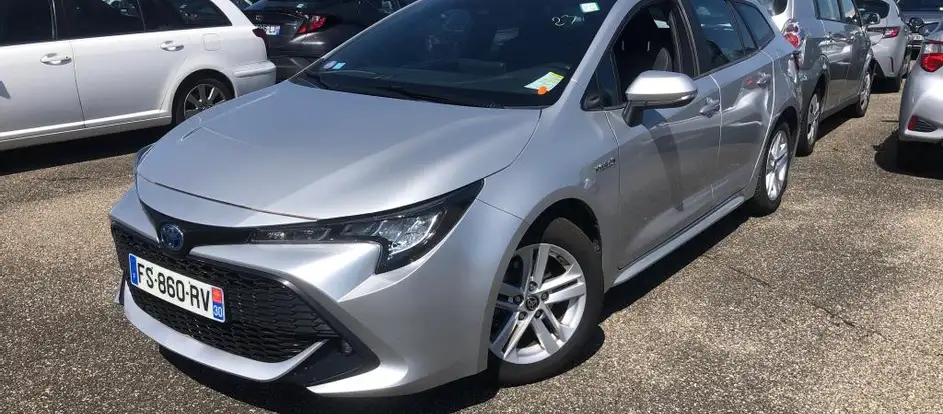 VYCAB Paris bringing passengers to their travel destination