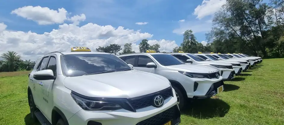 Krabi Limousine passagiers naar hun reisbestemming brengen