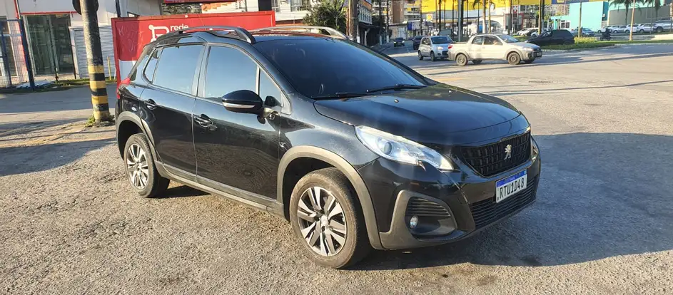 Elite Transporte portando i passeggeri alla loro destinazione di viaggio