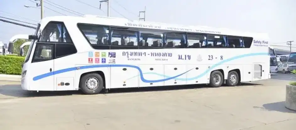 Cherdchai Tour Fahrgäste werden an ihr Ziel gebracht