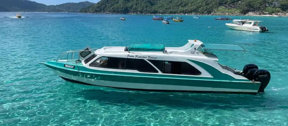 Pulau Perhentian Terminal levando passageiros ao seu destino de viagem