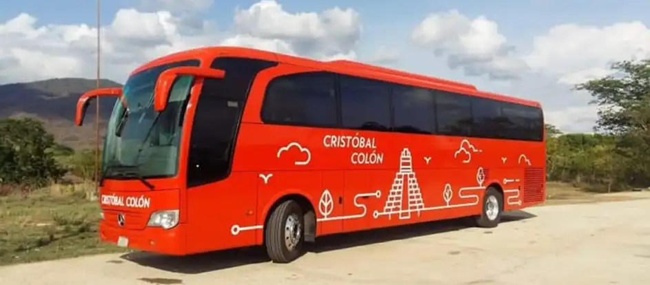 Cristobal Colon bringing passengers to their travel destination