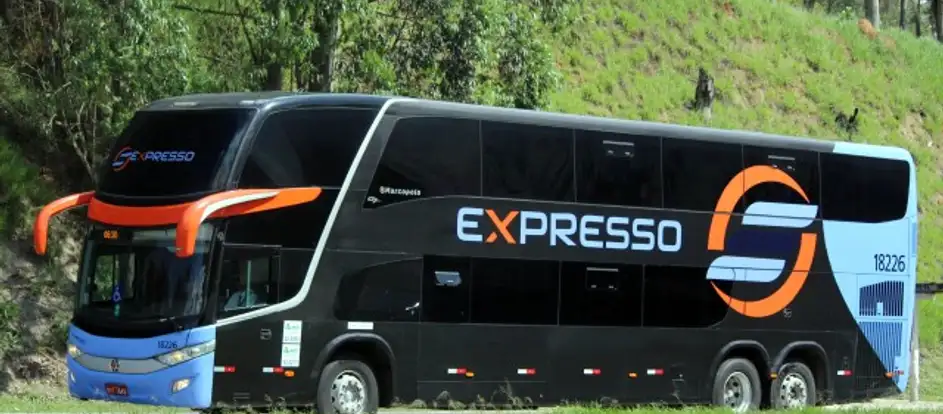 Expresso Transporte 승객을 여행 목적지까지 운송