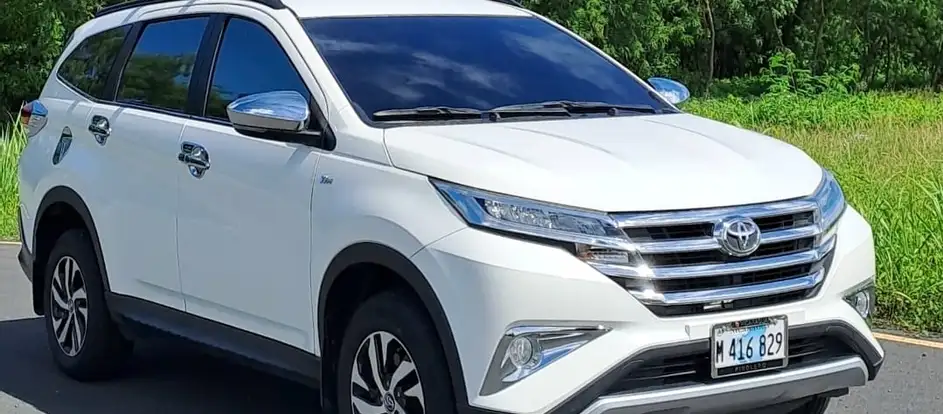 Transport Shuttles Nicas levando passageiros ao seu destino de viagem