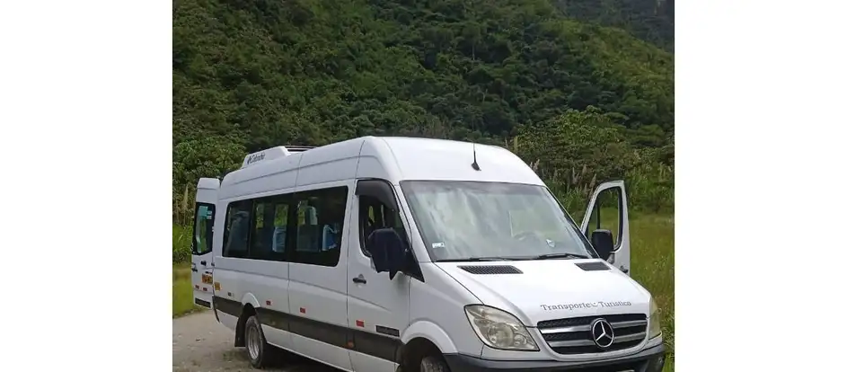 Machu Picchu By Bus Fahrgäste werden an ihr Ziel gebracht